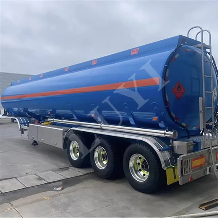 3-osni 7-prostorski 40.000-litrski polpriklopnik s cisterno za olje