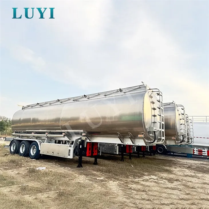Povsem{0}}aluminijast tri-osni tovornjak cisterna za olje